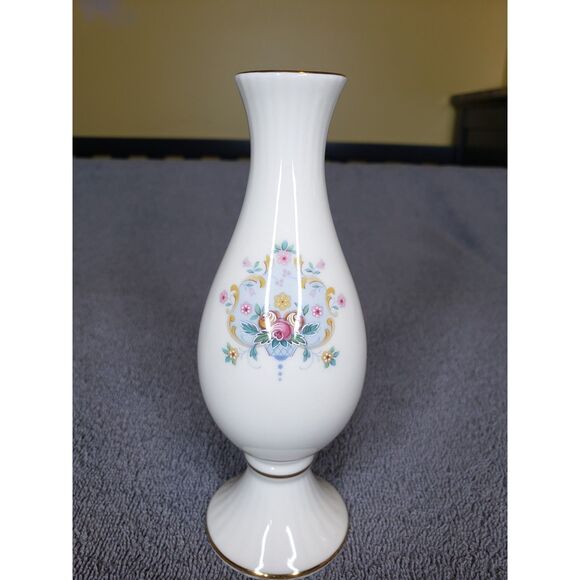 Bud Vase Vintage 1981 Royal Doulton(U.K) Juliet Bud Vase English Fine Bone China - Picture 1 of 5